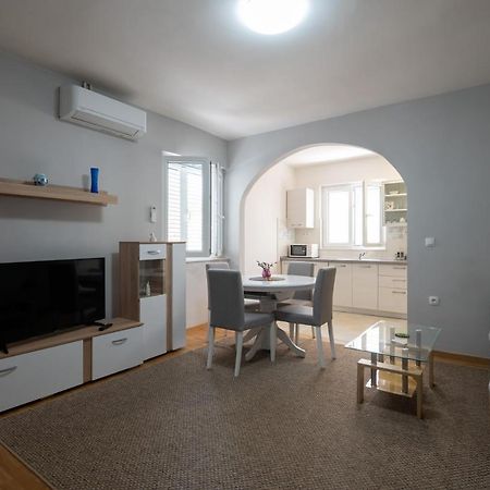 Modern Apartment Edda - Quiet Area - Close To Old Town And Beaches Zara Esterno foto